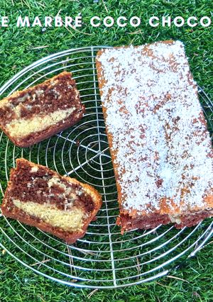 Une photo de CAKE MARBRE NOIX DE COCO – CHOCOLAT
