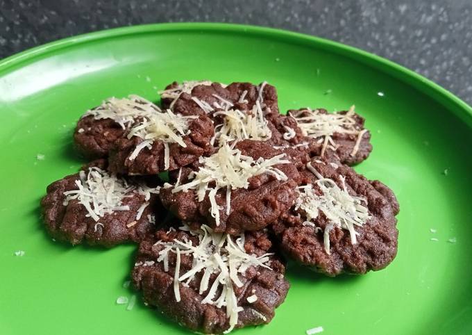 Resep termudah buat Cookies Coklat Teflon toping keju simple yang sempurna