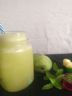 કાચી કેરીનું કુલર (Raw Mango cooler recipe in Gujarati) રેસીપી મુખ્ય ફોટો