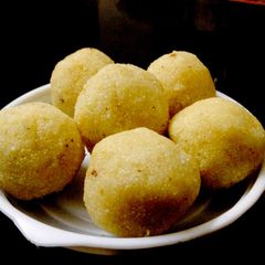 A picture of Sooji Ladoo.