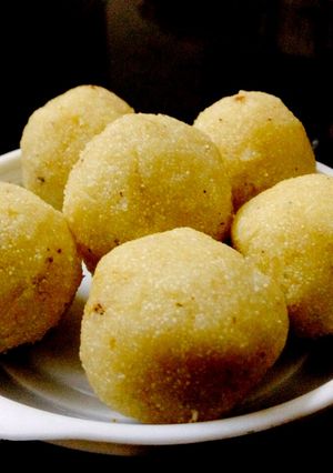 A picture of Sooji Ladoo.