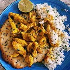 Chicken curry with Naan💛 A picture of Chicken curry with Naan💛.