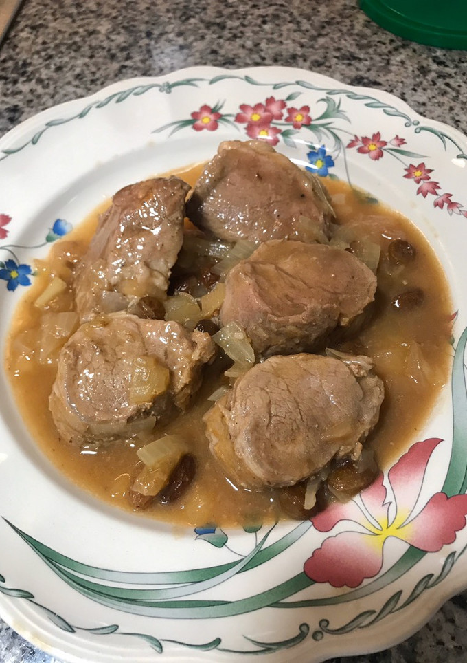 Una foto de Solomillo ibérico al Pedro Ximénez con uvas pasas