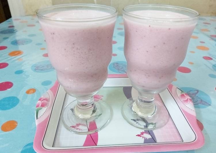 Step-by-Step Guide to Make Speedy Strawberry Milkshake