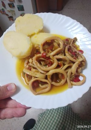 Foto principal de Calamares en salsa con papas sancochadas
