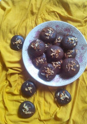 A picture of Rumolate sandesh.