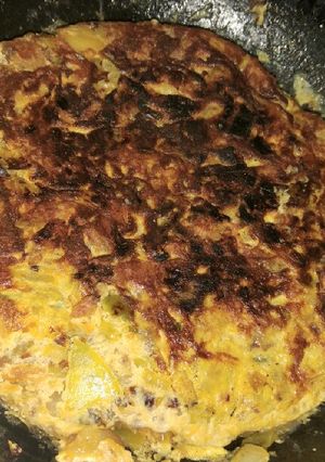 Una foto de Tortilla de papas común para principiantes 👍😄