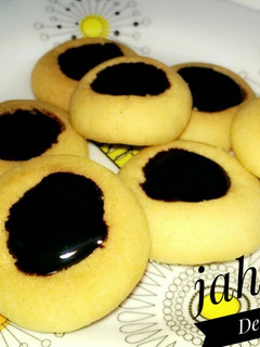 A picture of Chocolate filled Cookies.