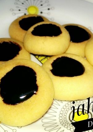 A picture of Chocolate filled Cookies.