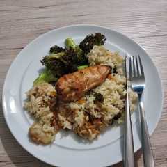 A picture of Teriyaki Chicken, Broccoli & Rice.
