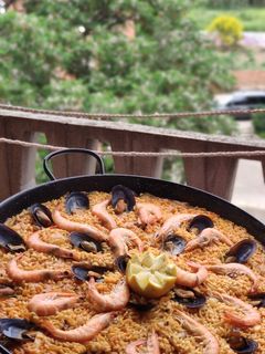 Una foto de Paella