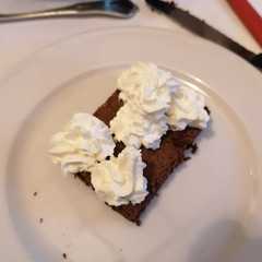 Foto di Torta simil brownies con cereali e nocciole