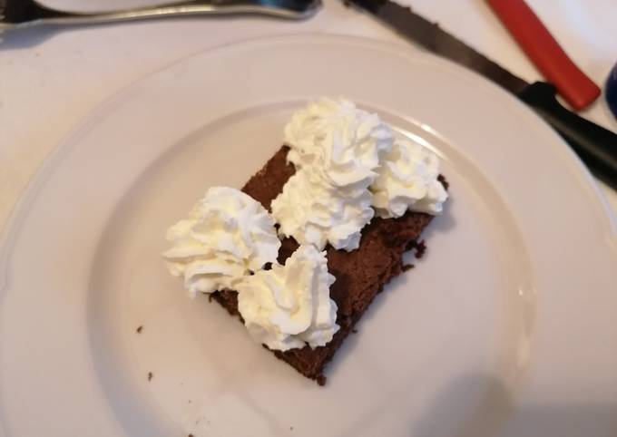 Torta simil brownies con cereali e nocciole