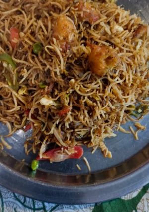 वेज नूडल्स (veg noodles recipe in Hindi) रेसिपी मुख्य फोटो