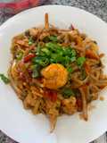 Pad Thai de camarones y pollo