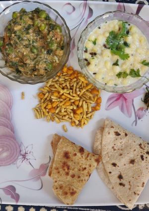 A picture of मैथी मटर मलाई.