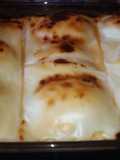 Huevos rellenos con bechamel gratinados