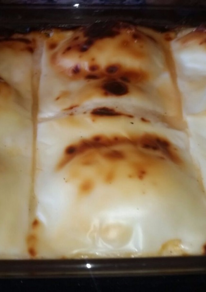 Una foto de Huevos rellenos con bechamel gratinados