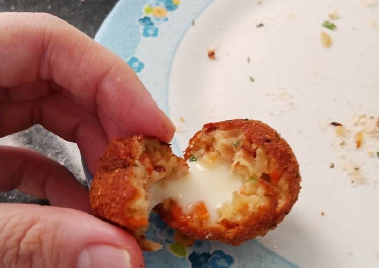 1. Bitterballen Mozarella/Bola Kentang Mozarella/Kroket Kentang