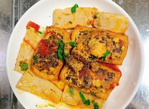 Hình của món Đậu nhồi thịt sốt cà chua.