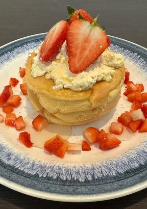 A picture of Soufflé Pancake with Strawberries and cream 士多啤梨梳乎厘班戟.