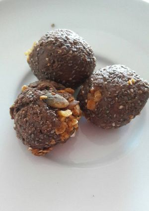 Una foto de Bolitas de chocolate saludables!