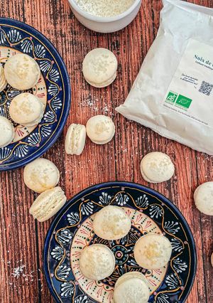 Une photo de Macaron noix de coco