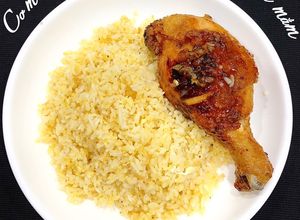 Hình của món Cơm chiên + Đùi gà chiên nước mắm.