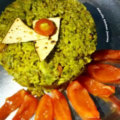 A picture of Spinach vegetable khichdi.
