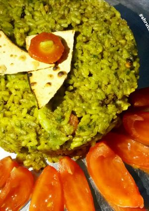 A picture of Spinach vegetable khichdi.
