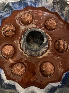 Una foto de Bizcocho de chocolate y Ferrero Rocher