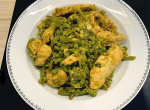 Une photo de Wok de légumes verts et poulet express