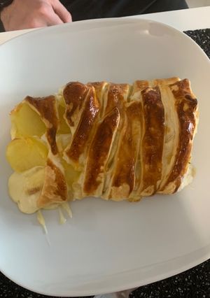 Une photo de Feuilleté raclette