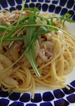 A picture of Japanese-style spaghetti with garlic and tuna (Easy recipe).