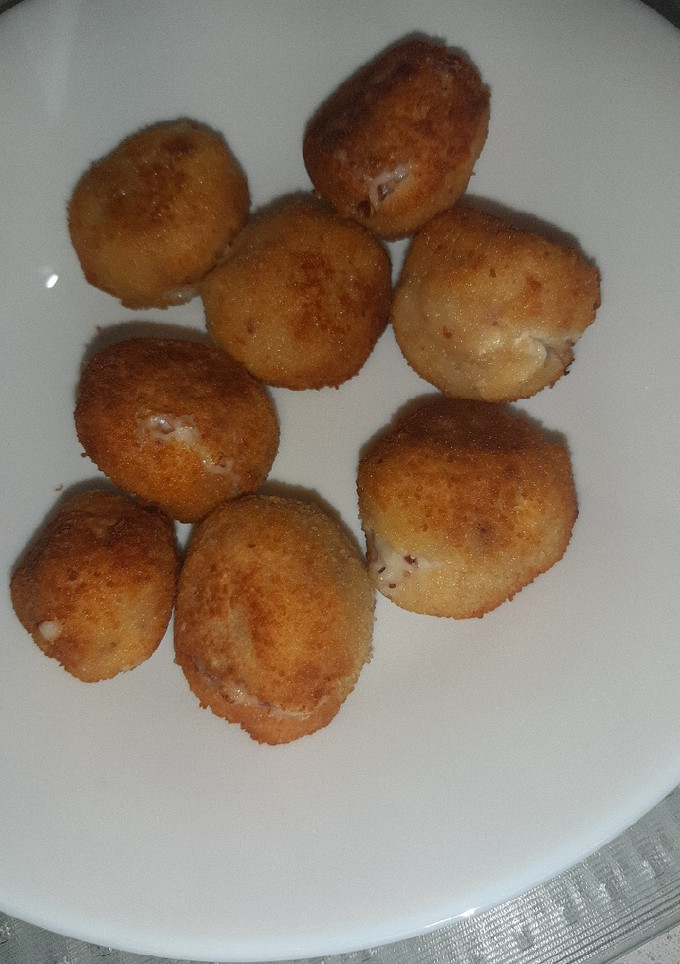 Una foto de 🥓Croquetas de cecina y queso de cabra 🧀