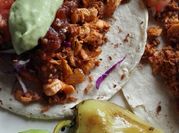 Una foto de chorizo con repollo