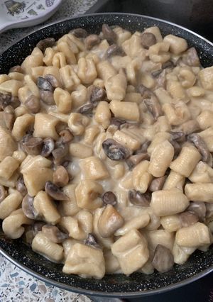 Tészta Sztroganoff mártással, gombával recept fotója