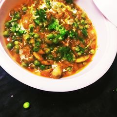 A picture of Makhmali Chilli Matar Mushroom.