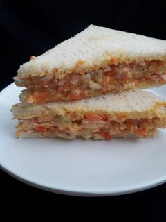 वेज मेयो अचारी सैंडविच (Veg mayo achari sandwich recipe in Hindi) रेसिपी मुख्य फोटो