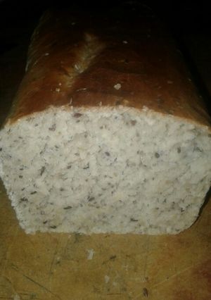 Una foto de Pan, semillas de lino, chía, manzana, y dulce mix frutal