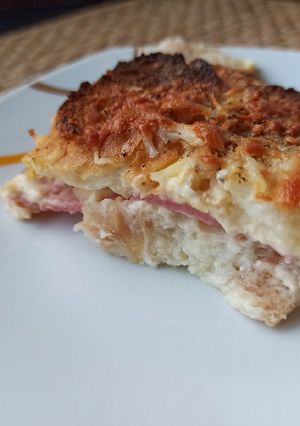 Una foto de Pastel salado de pan duro