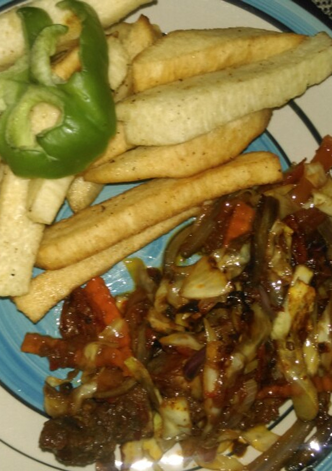 A picture of Yam nd cabbage souce.