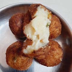 A picture of Cheese ball(frozen).
