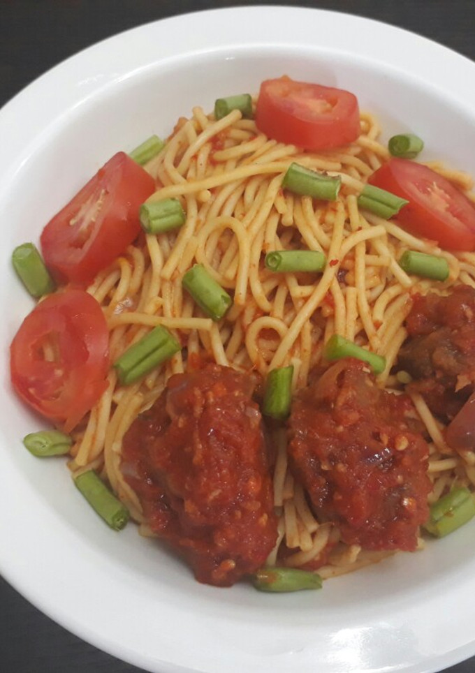 A picture of Spagetti with beef.