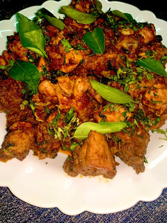 செட்டிநாடு சிக்கன் வறுவல்(Chettinadu chicken varuval recipe in tamil) செய்முறை முக்கிய புகைப்படம்