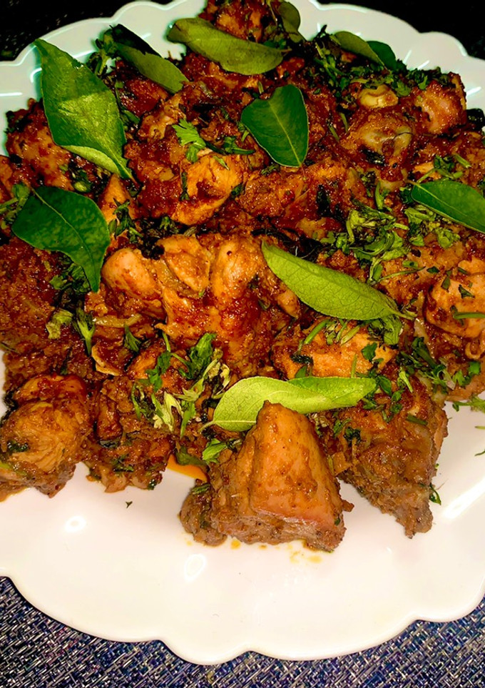 செட்டிநாடு சிக்கன் வறுவல்(Chettinadu chicken varuval recipe in tamil) செய்முறை முக்கிய புகைப்படம்