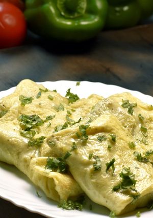 নুডুলস স্যালাড অমেলেট (noodles salad omelette Recipe Bengali) রেসিপির প্রধান ছবি