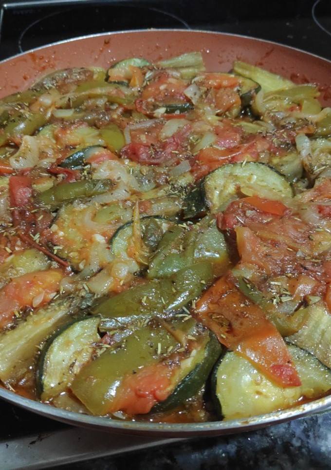 Una foto de Ratatouille rústico a la sartén