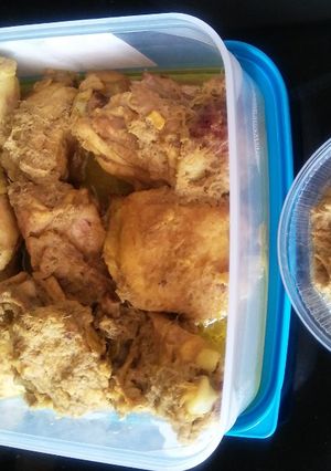 Foto resep Ayam Ungkep dgn Lengkuas Berlimpah 😊