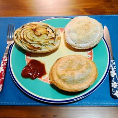 A picture of Homemade Aussie Beef Minced Pies 🇦🇺😍🐂🍎🍸😋☕.